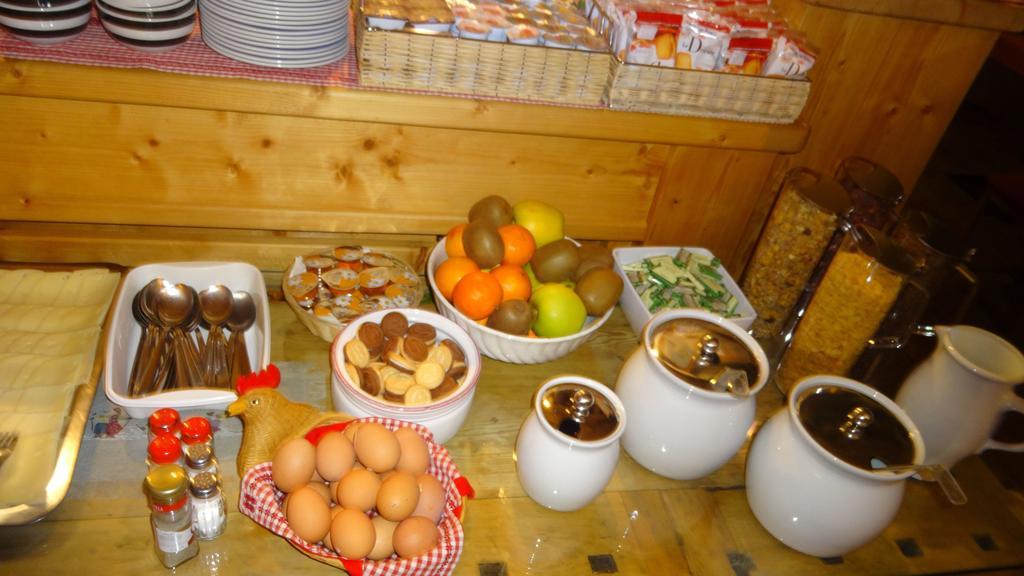 Garni Gimea Hotel Livigno Buitenkant foto
