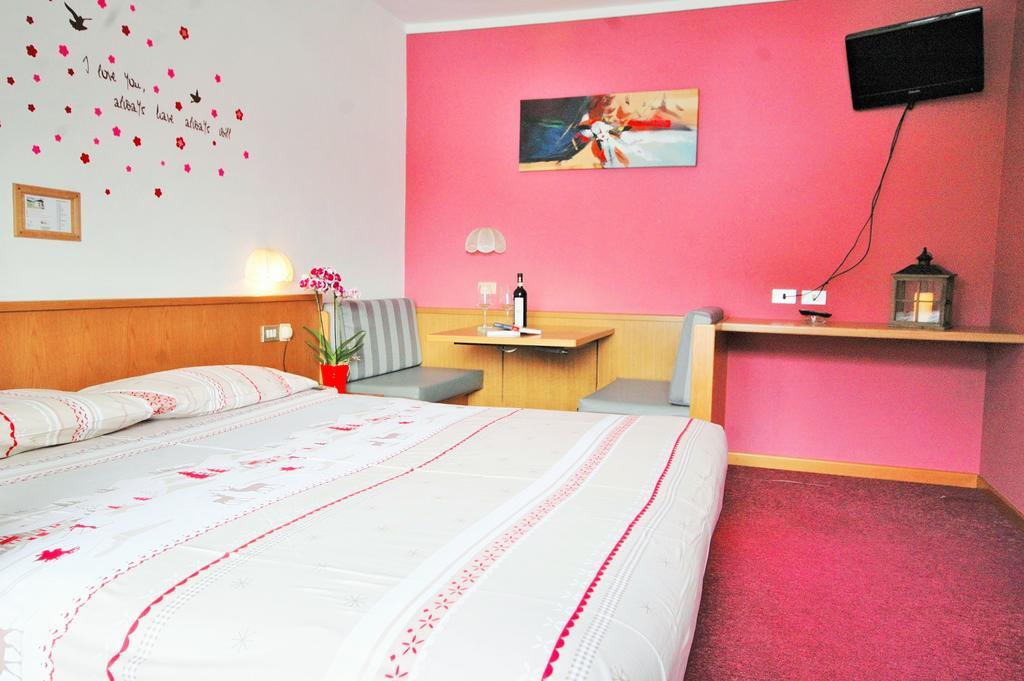 Garni Gimea Hotel Livigno Buitenkant foto